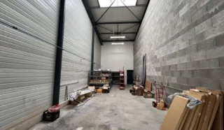  ENTREPOT ET BUREAUX CHATEAUBOURG 241 m²