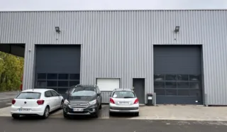  ENTREPOT ET BUREAUX CHATEAUBOURG 241 m²