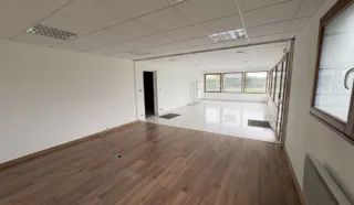  LOCAL D'ACTIVITES 442 m² GUISSENY
