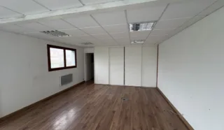  LOCAL D'ACTIVITES 442 m² GUISSENY