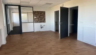  Plateau de bureaux 304 m² Langueux