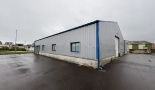  LOCAL D'ACTIVITES 220 m² GUISSENY