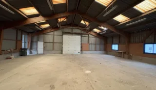 LOCAL D'ACTIVITES 220 m² GUISSENY