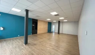  LOCAL COMMERCIAL LORIENT 925 m²