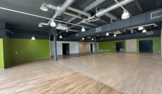  LOCAL COMMERCIAL LORIENT 925 m²