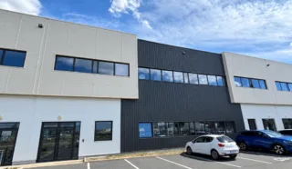  LOCAUX D'ACTIVITÉS 467 M² CARQUEFOU