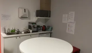  BUREAUX AVEC STOCKAGE CRACH 586 m²
