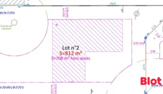 Terrain 812m²